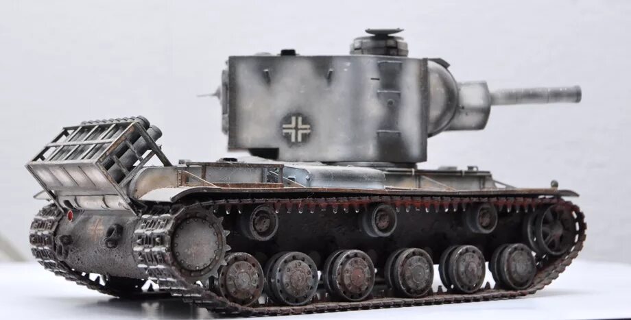 Танки кв немецкие. PZKPFW KV-II 754 R. Кв 2 немецкий танк. KW 2 754 R. Танк кв 2 трофейный.