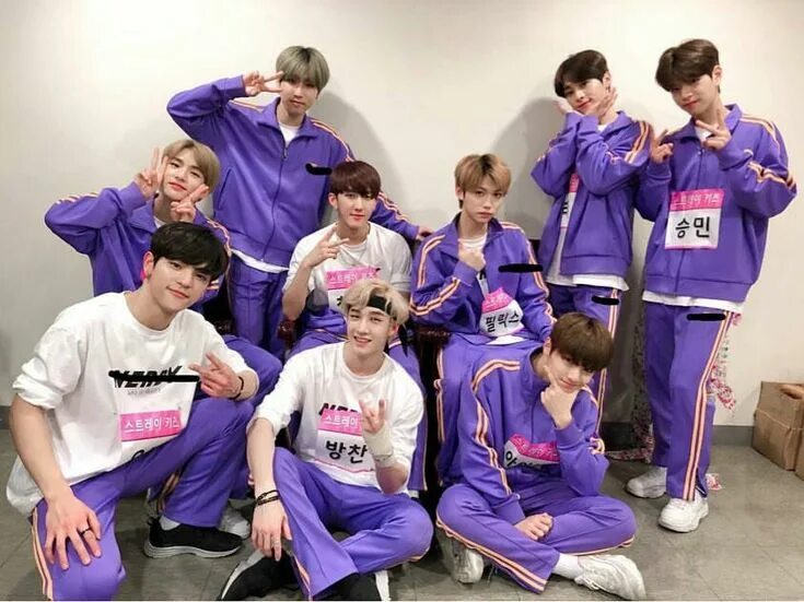 Stray одежда. Стрей киьц. команда stray kids. stray kids isac 2019. минхо stray kids 2025.