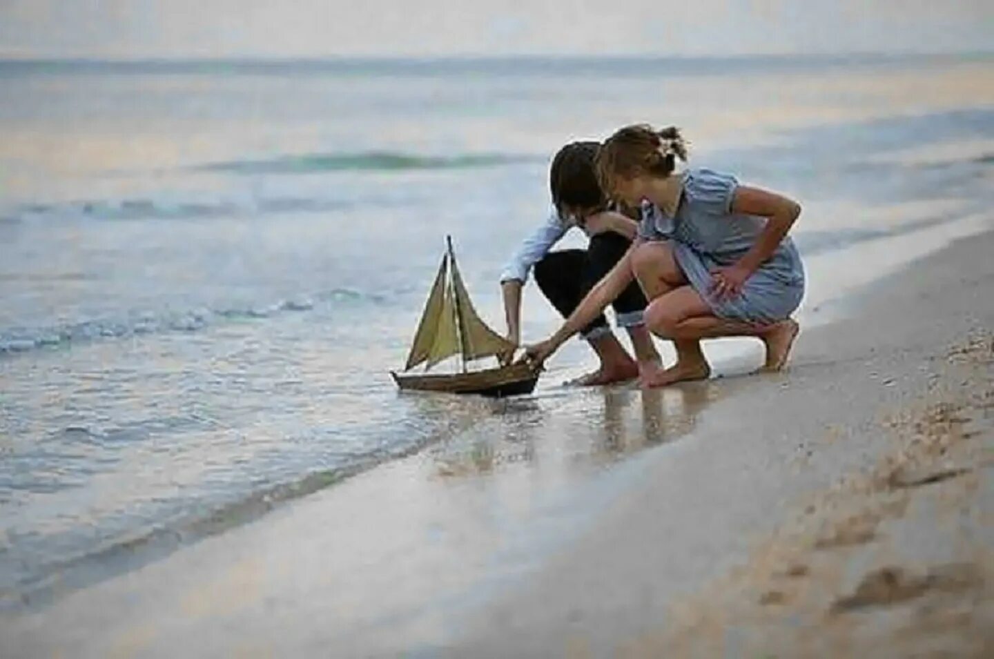 Включи главное что есть. Влюбленные на море. Жизнь на берегу моря. Море любви. Встреча с морем.