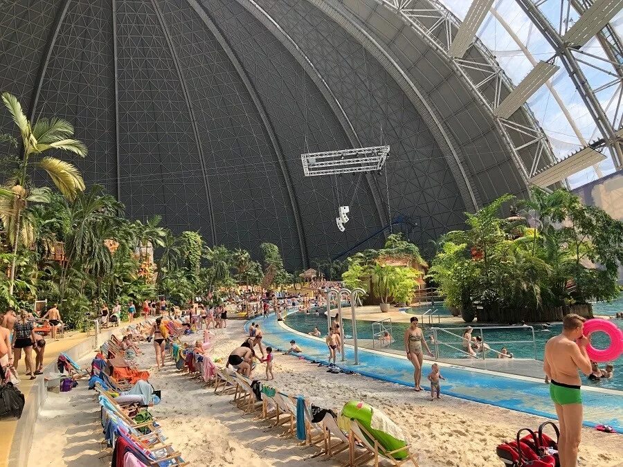 Аквапарк с тропической атмосферой. Аквапарк в германии tropical islands. Сиам парк тенерифе. Тропикал айленд берлин. Берлинский аквапарк тропические острова сауна.