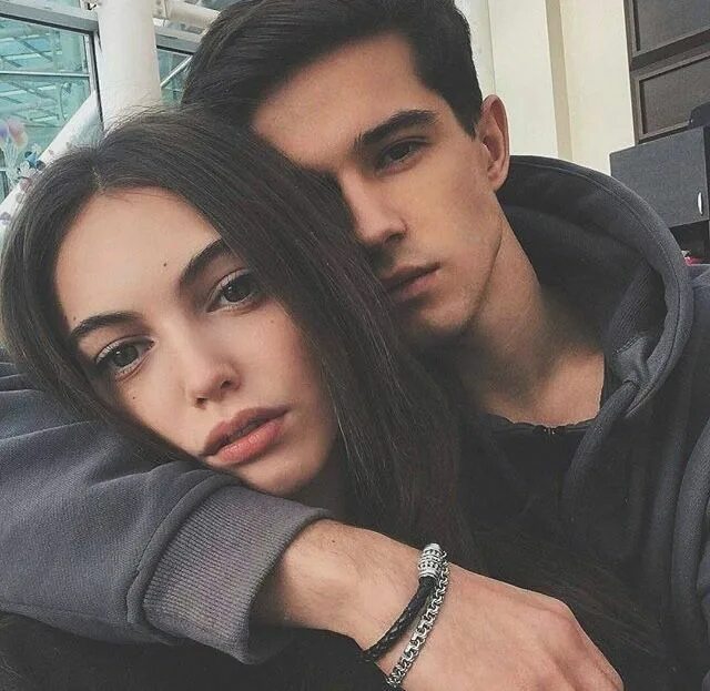 Аватарки для влюбленных. Девушка и парень 18 лет. Влюбленные парочки подростки. Фото парня и девушки. Красивые пары.