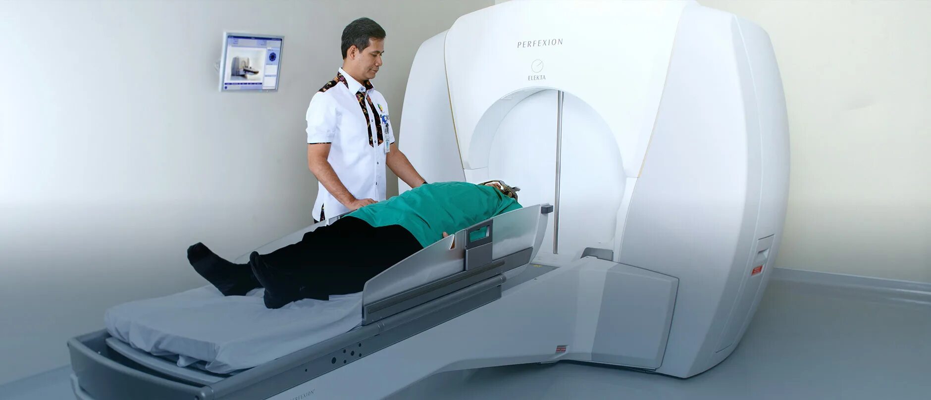 Гамма нож метастаз. Гамма-нож (leksell gamma knife). стереотаксическая радиохирургия гамма-нож. гамма нож perfexion. лучевая терапия гамма нож.