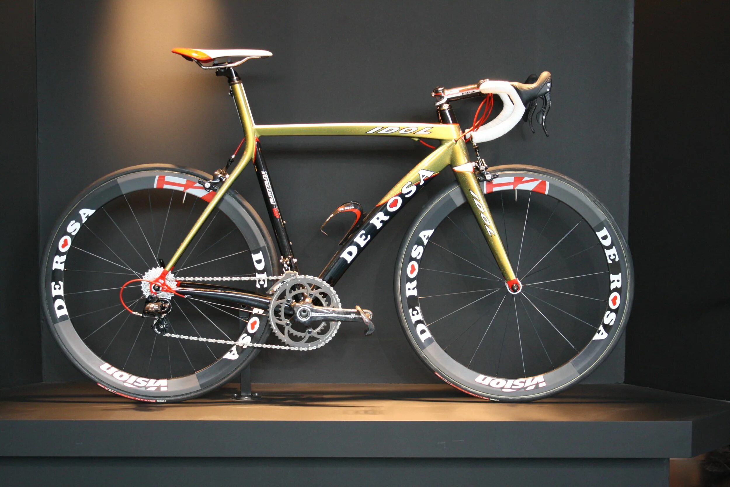 Colnago велосипеды. Шоссейник Eurobike. Peugeot Colnago велосипед. Шоссейный велосипед Cinelli. Colnago Master Olympic.