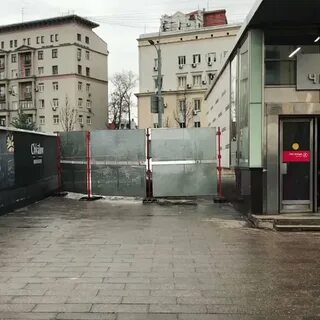 Заперев вышла