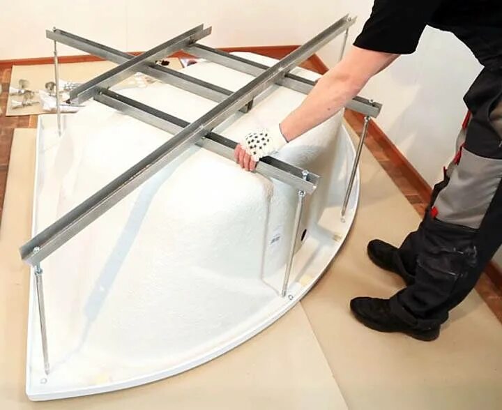 Акриловая как установить правильно. Сборка каркаса ванны глоу 170. Ванна riho сборка. Каркас для угловой акриловой ванны. Крепление для экрана ванны тритон.