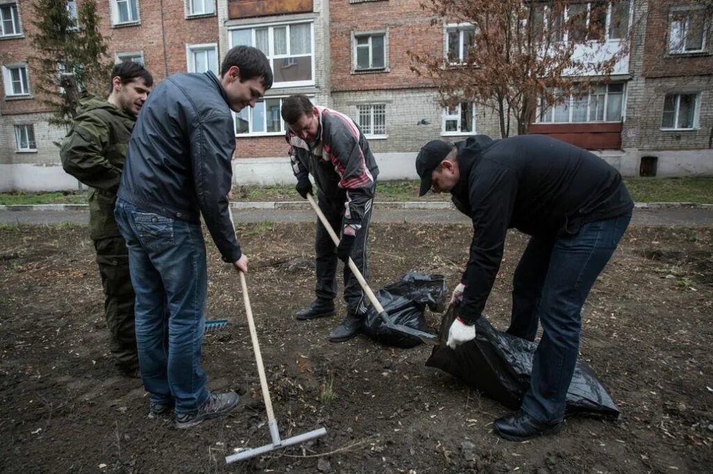 Уборка территории клининг. Уборка территории. Уборка придомовой территории. Уборка придомовой территории. Уборщик территории.