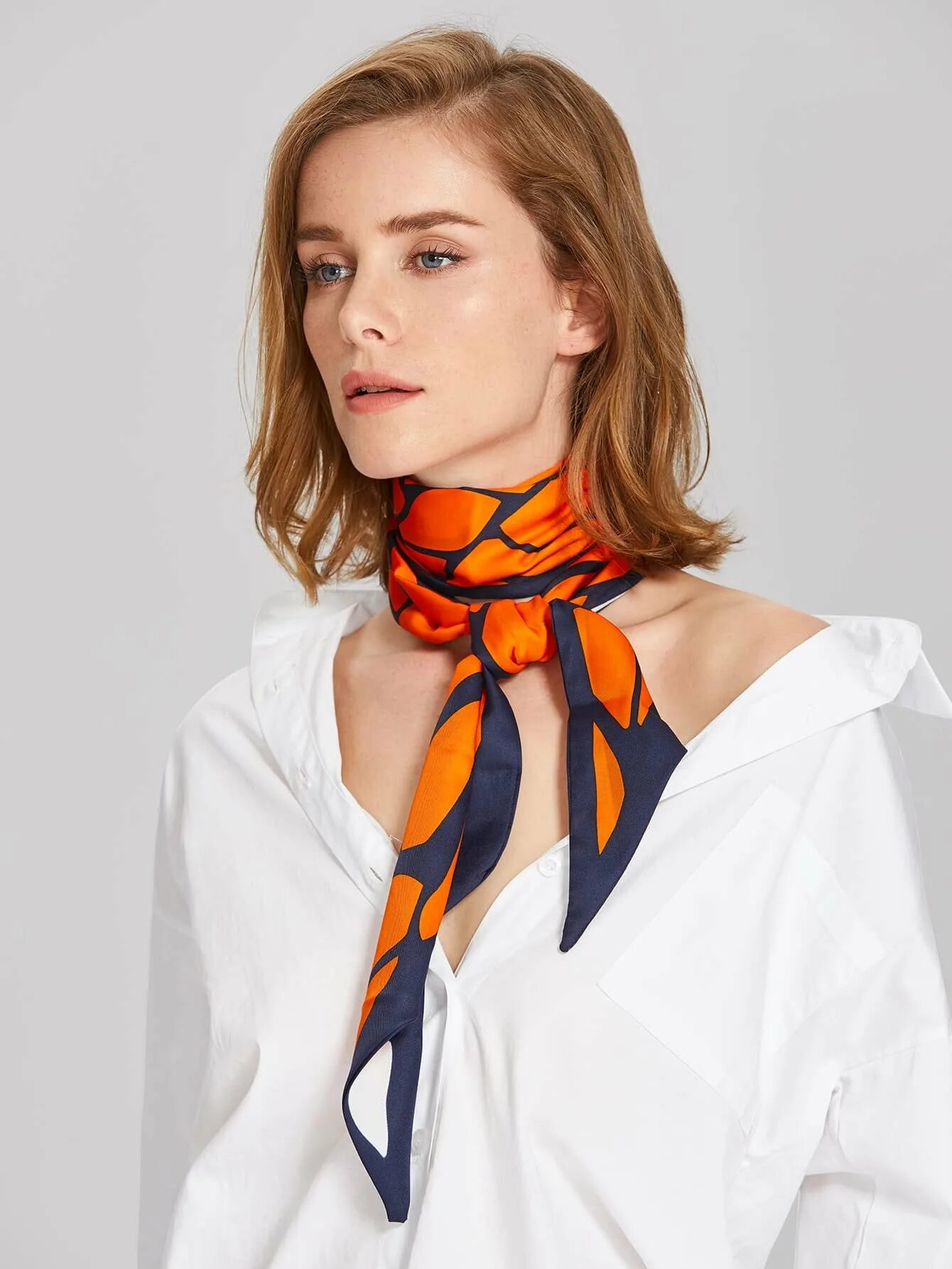 Как завязывать шелковый шарф на шею