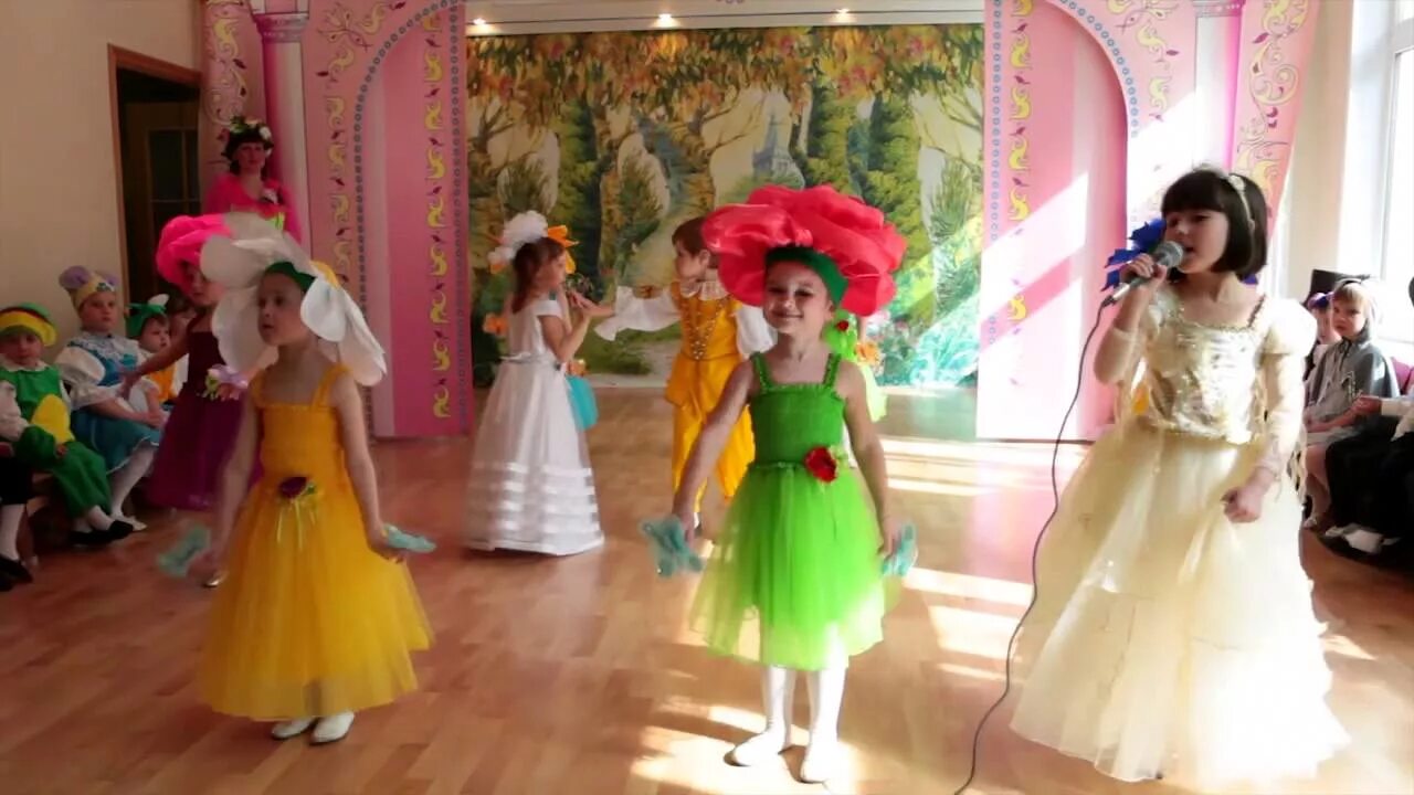 волшебный цветок на утренник. танец цветов на осенний утренник в детском. танец цветочков в детском саду. танец с цветами. праздник навруз в детском саду.