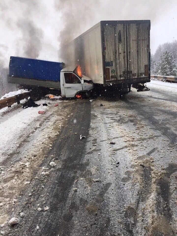Дтп на трассе киров юрья с грузовиком. Слободской. Дтп трасса киров сегодня. Дтп трасса юрья киров сегодня авария. Киров.