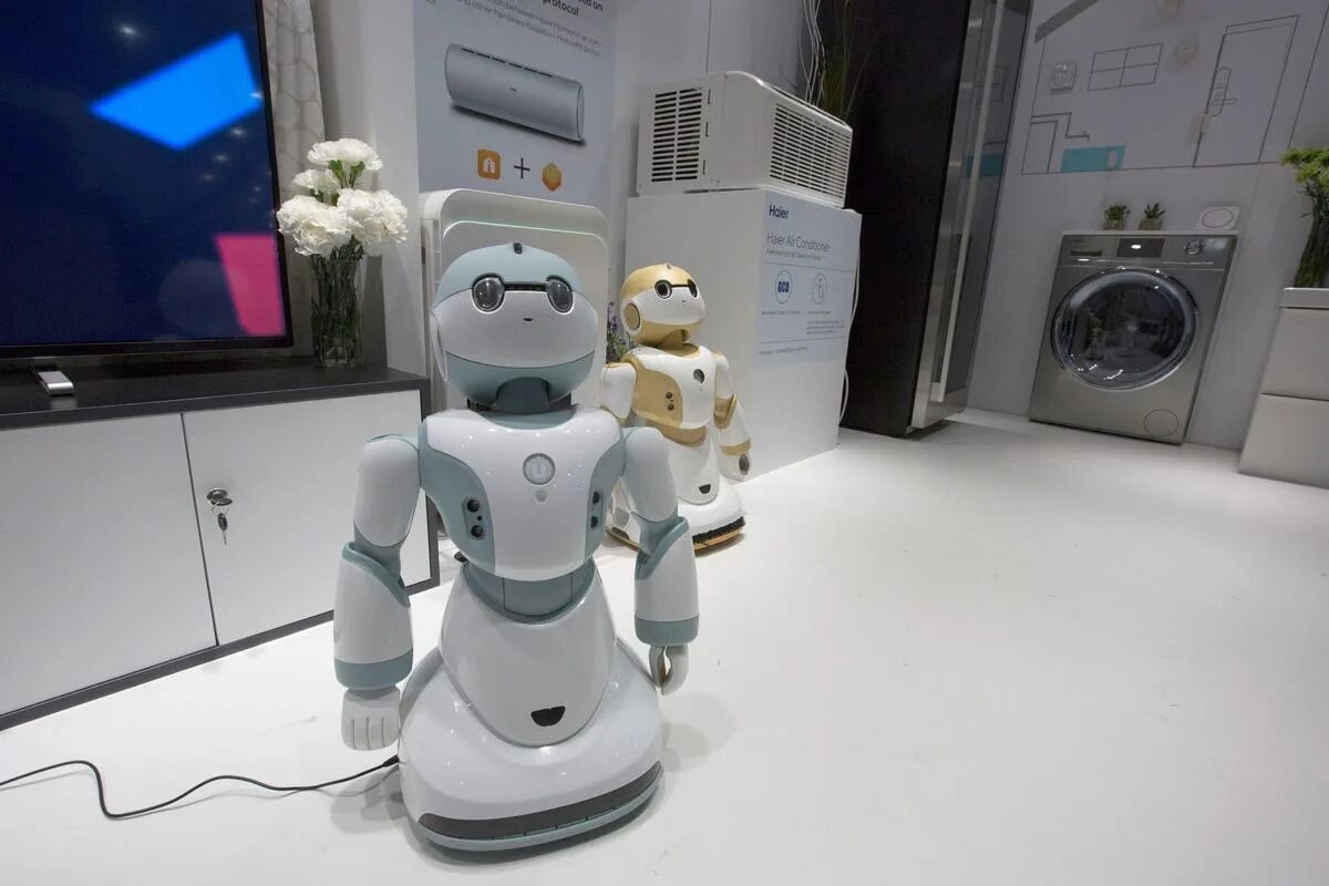 A robot is a special. Роботы 2016. Робот SBS. Робот Хайер смарт. Elite Robot робот с человеком.