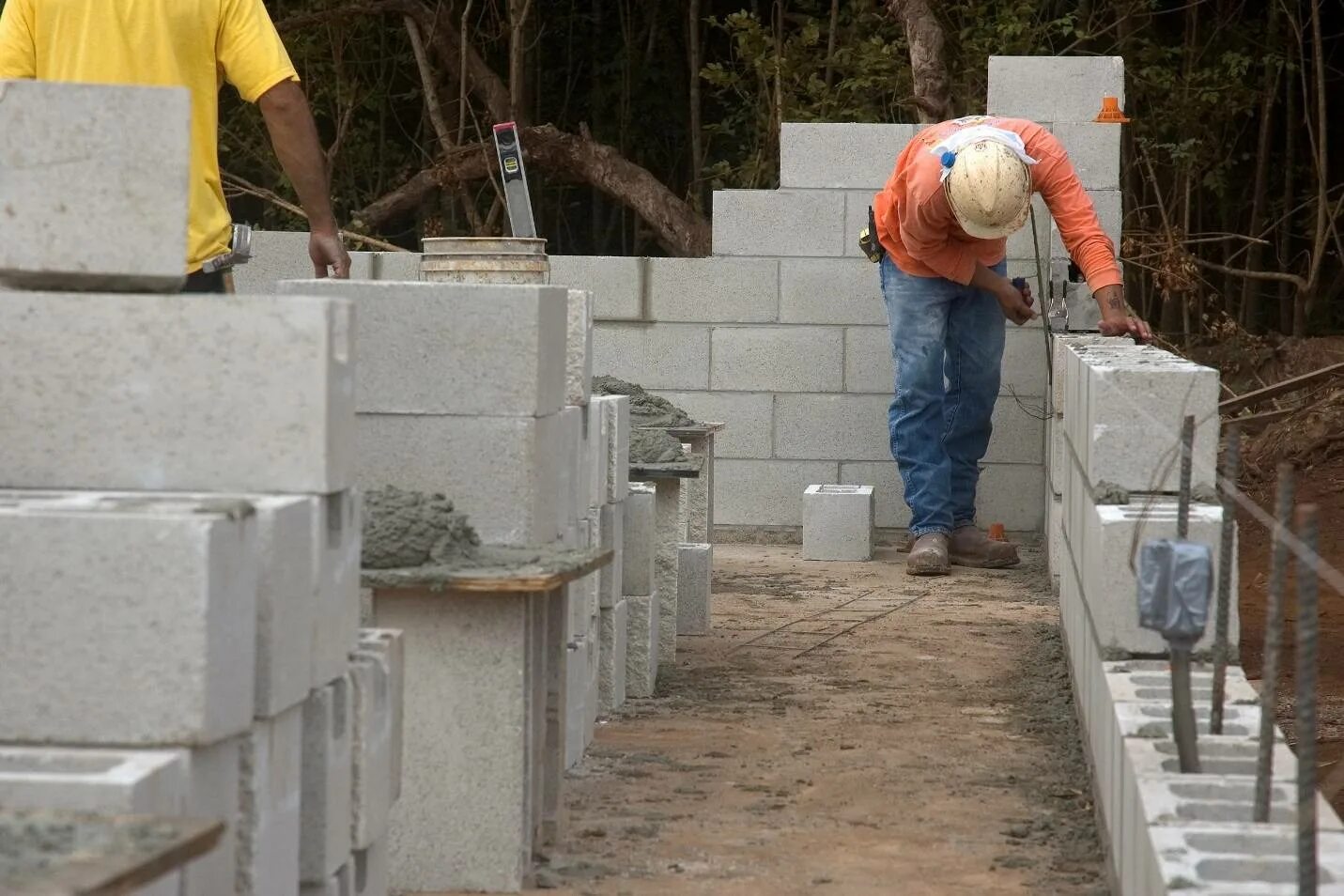 Разница пенобетона и газобетона. Что лучше блок или газоблок. Теплопроводность пеноблока д500. Что лучше блок или газоблок. Отличие пеноблока от газобетона.