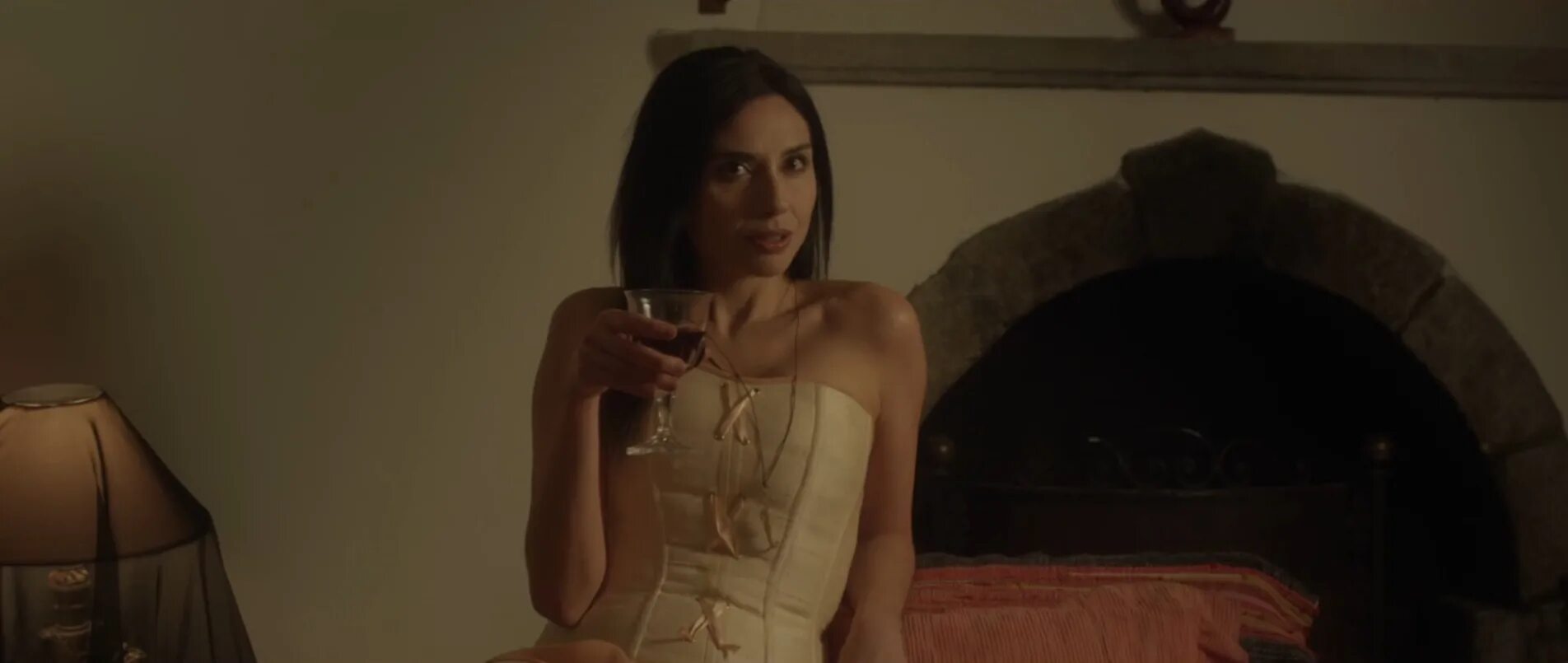 Школа вампиров сериал. Полуночный вампир фильм 1988. Marta rosa фильм 2015. Vampire 2015. Vampire 2015.