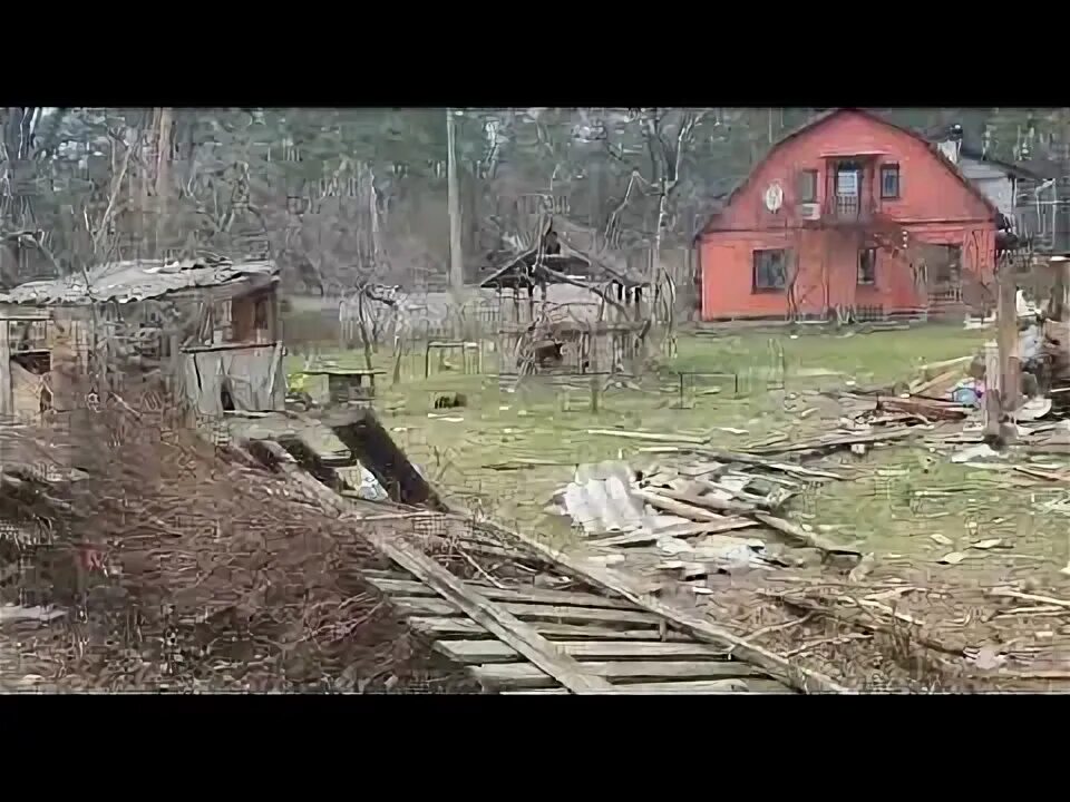 Сгоревший дом сватов. Дом сватов в кучугурах. горенка киевская область дом сватов. село горенка дом сватов.