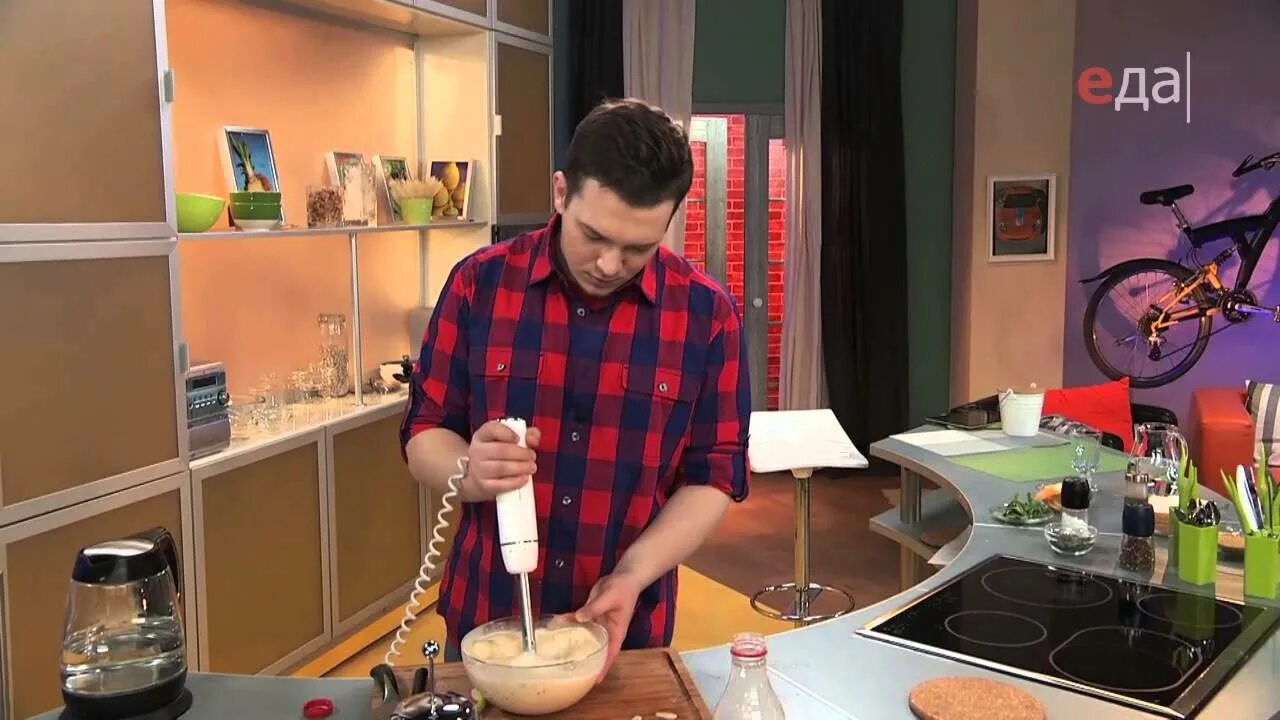 Телеканал еда ведущие. Тв еда уфа. Телеканал еда ведущие. Кулинария для чайников на телеканале еда. Повара телеканала еда.