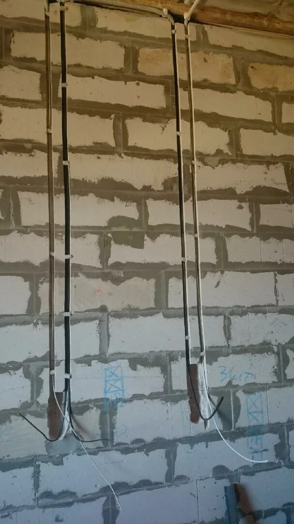 Мужчина электрик. Электрик 35. Электрик 35 лет старый. Electric man. Zw32-12.