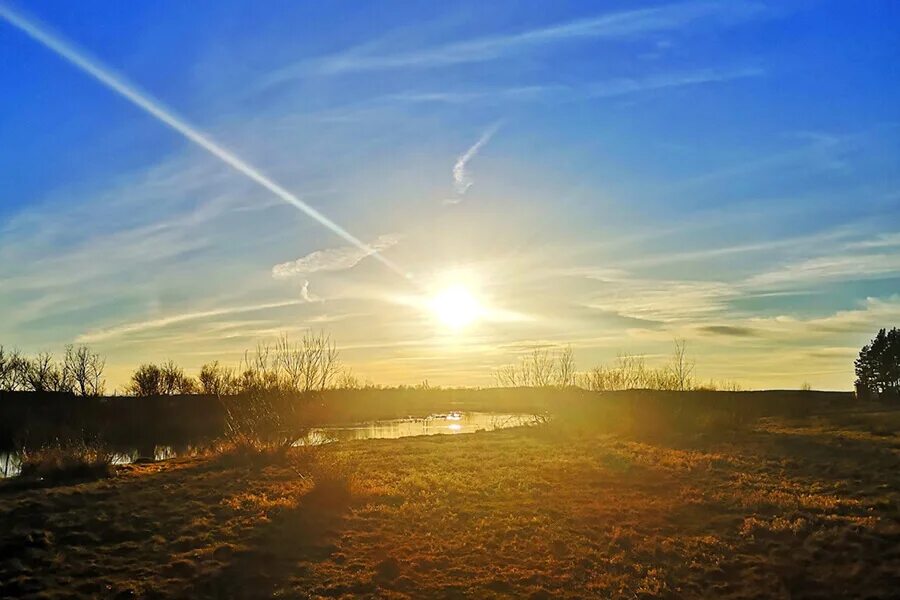 Переменная облачность весной. Солнечный летний день. Весна переменная облачность. Дни без осадков. Малооблачная, без осадков.