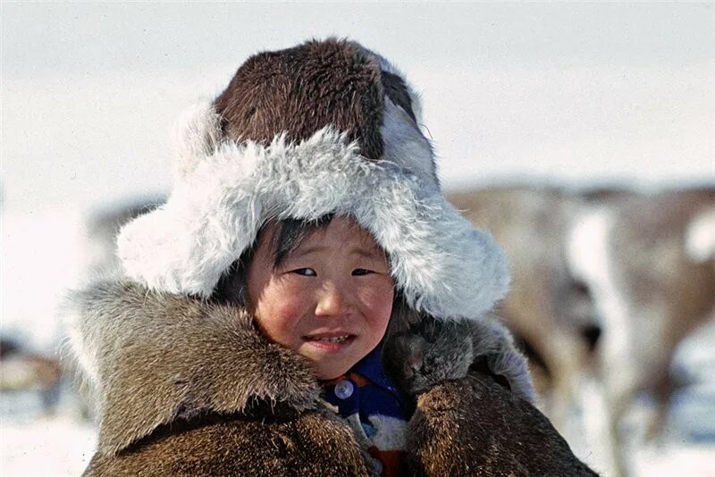 Люди чукчи. Чукчи и якуты. Чукчи Коряки Ительмены Эскимосы. Якутские дети. Мальчик Якут.