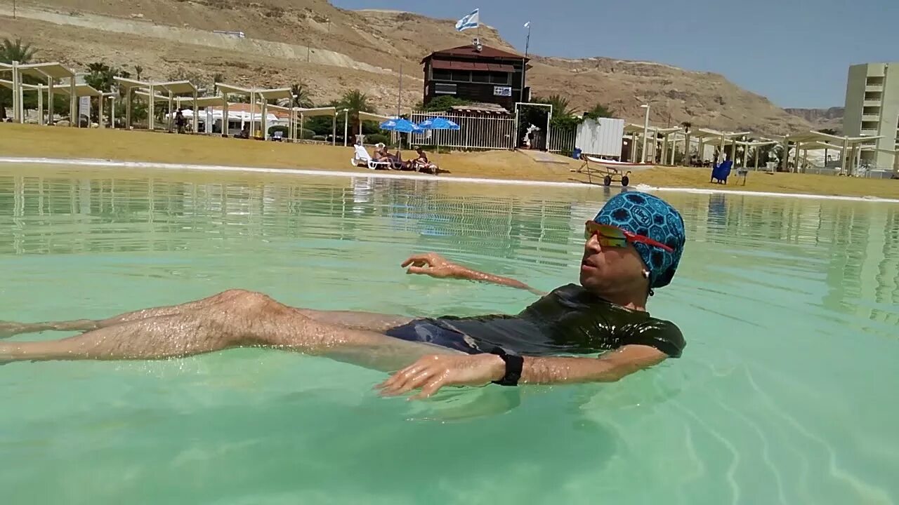 Можно ли купаться в море при отите. Мертвое море. мёртвое море люди купаются.