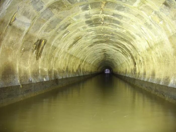 Водоотведение санкт петербург. Подземные реки Санкт-Петербурга. Подземная река Парфеновка в Санкт-Петербурге. Главный канализационный коллектор Санкт-Петербурга. Охтинский канализационный коллектор Санкт-Петербурга.