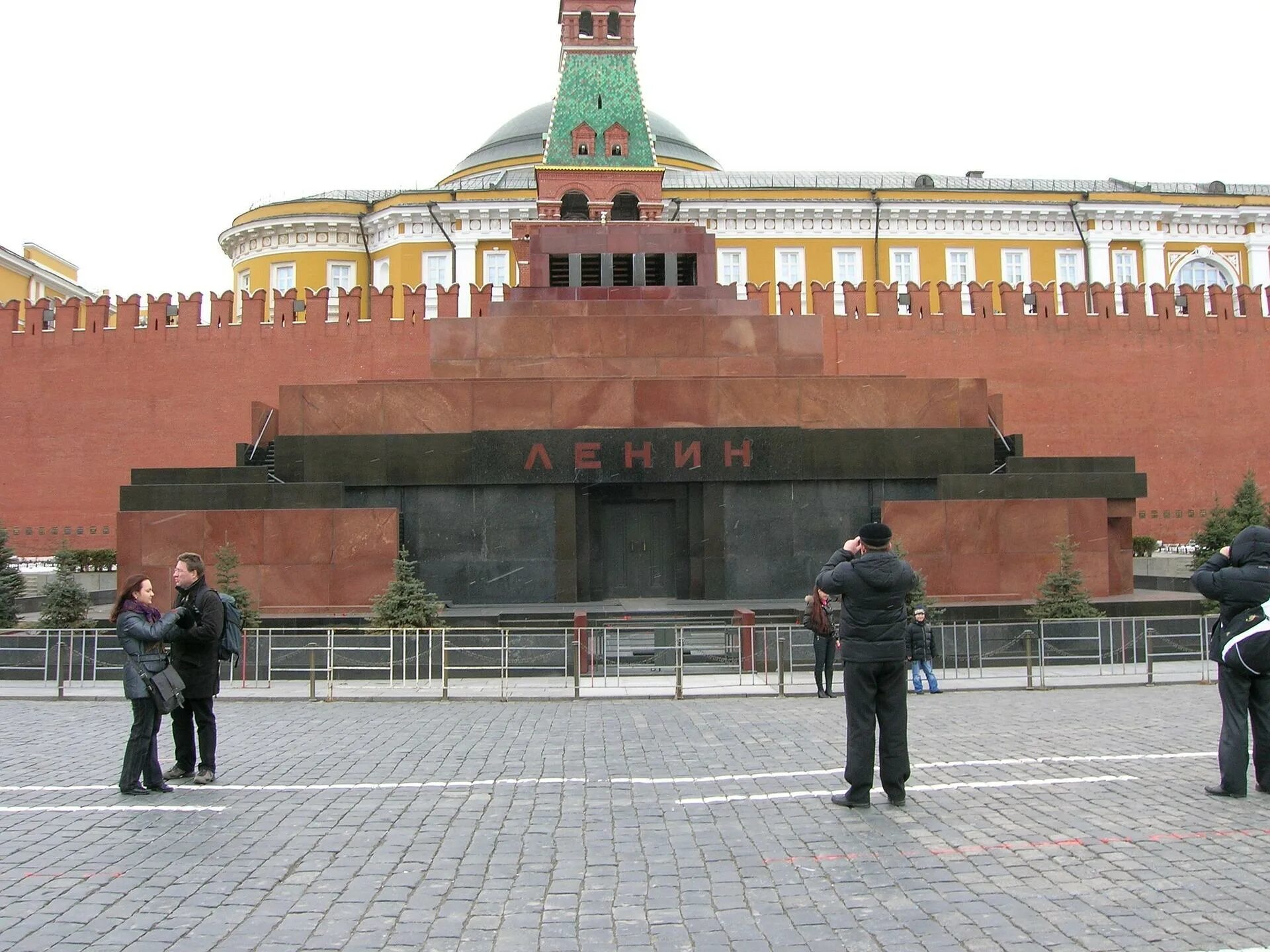 Автор мавзолея ленина. Ленин на красной площади в мавзолее. Экскурсия в мавзолей Ленина.