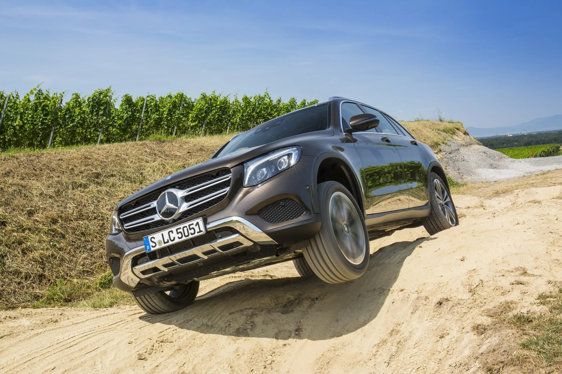 Мерседес технические. Mercedes-Benz GLK оффроуд. Mercedes Benz GLK Offroad. Mercedes GLC оффроуд. GLC 2020 Offroad.