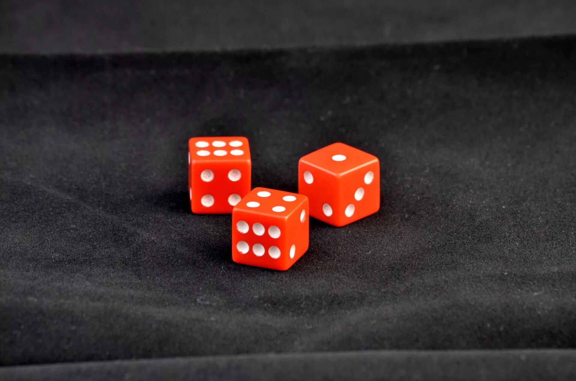 Roulette dice кубик. Игральная кость dice. Азартные кубики 5 букв. Кости игральные. Игральные кубики рисунок.