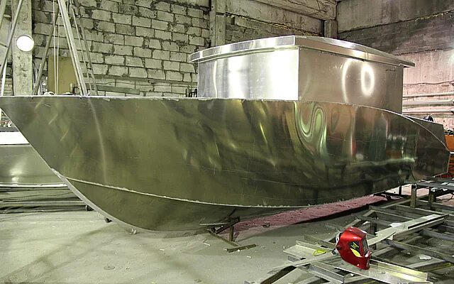 Корпус лодки Стрингер 550. Алюминиевая лодка Зеленодольского завода. Корпусы лодок из алюминия. Алюминиевый корпус яхты. Производители алюминиевых лодок