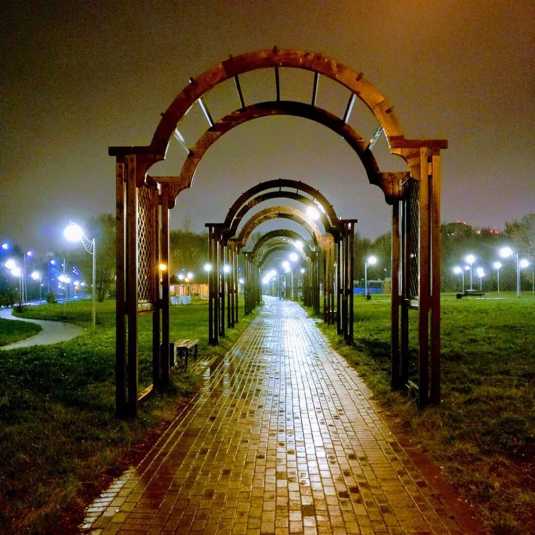 Арка н. Парк Никулино арка. Парк Рассветная аллея Москва. Арка Кузьминки парк. Измайлово арка.