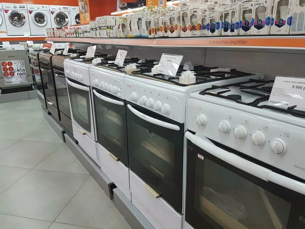 Магазин бытовой техники газовые. ДНС магазин бытовой техники газовые плиты. ДНС Мегион. Газовые плиты в магазине ДНС. Магазин плита.