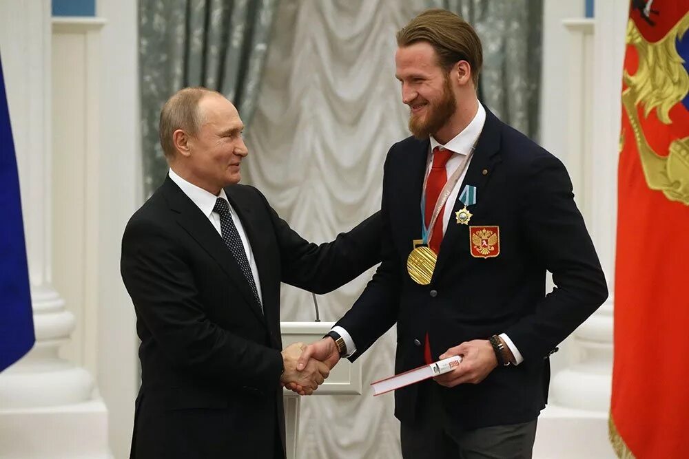 Полковник кукушкин вдв. Награждение наградами. Награждение наградами. Путин вручает медаль. Вручение наград путиным в кремле.