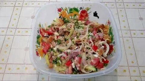 Салат с курицей помидорами сыром огурцами