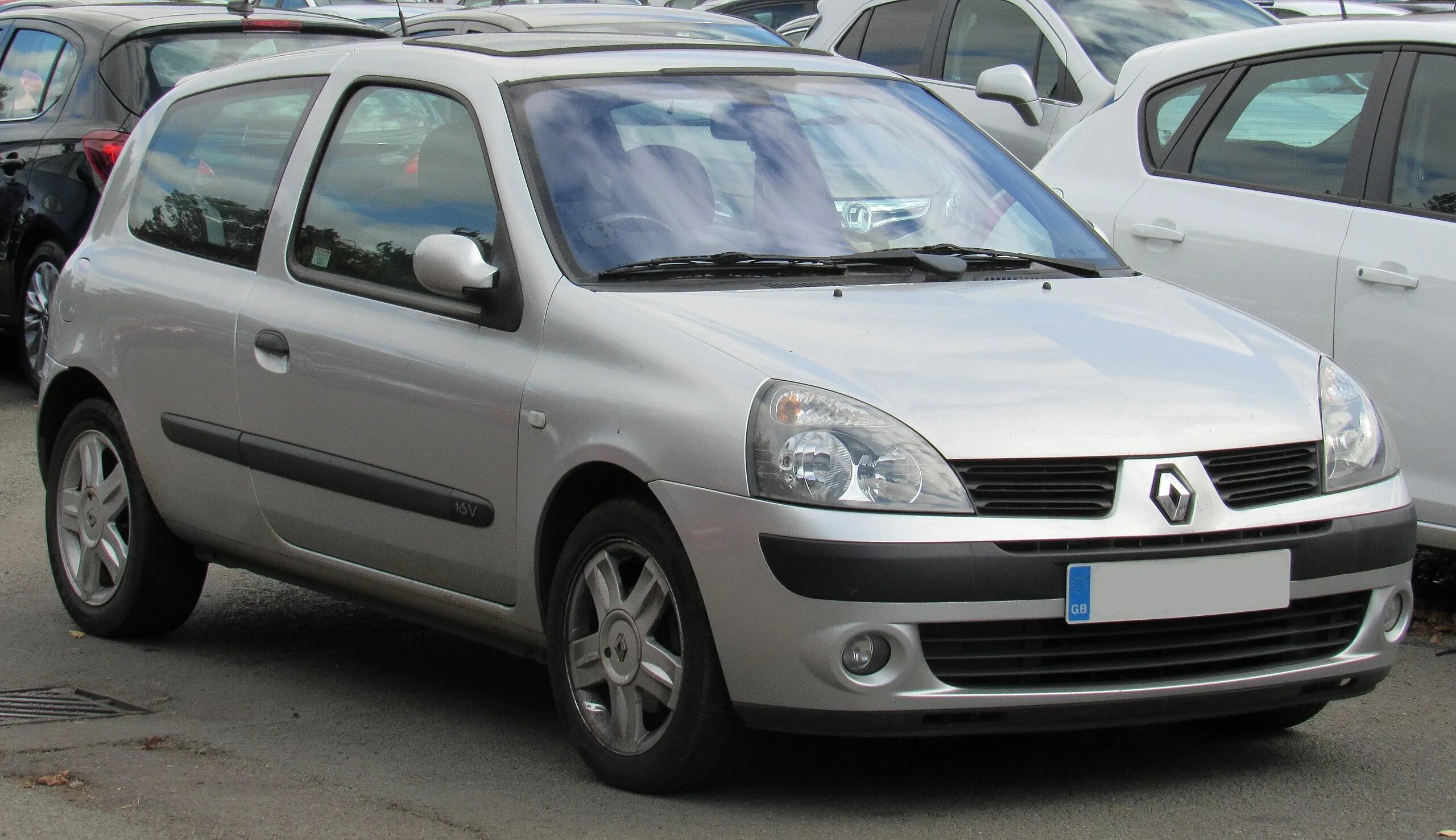 Купить рено 2005 года. Renault Clio 2005. Reno Clio 2005. Renault Clio 2 2005. Рено Клио 2005 года.