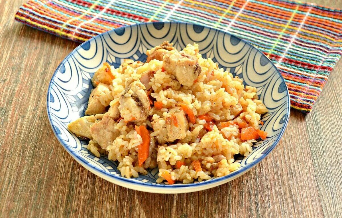 Плов с курицей. Рис с овощами и куриной грудкой. Рис с овощами и курицей. Курица с овощами. Бурый рис с курицей.