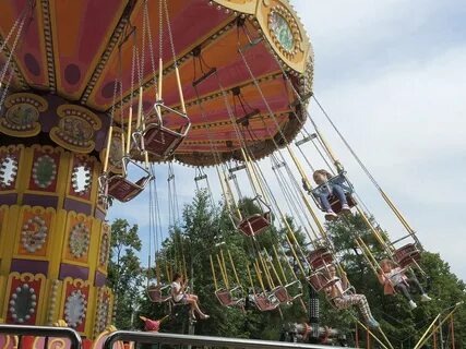 Виды каруселей в парке аттракционов