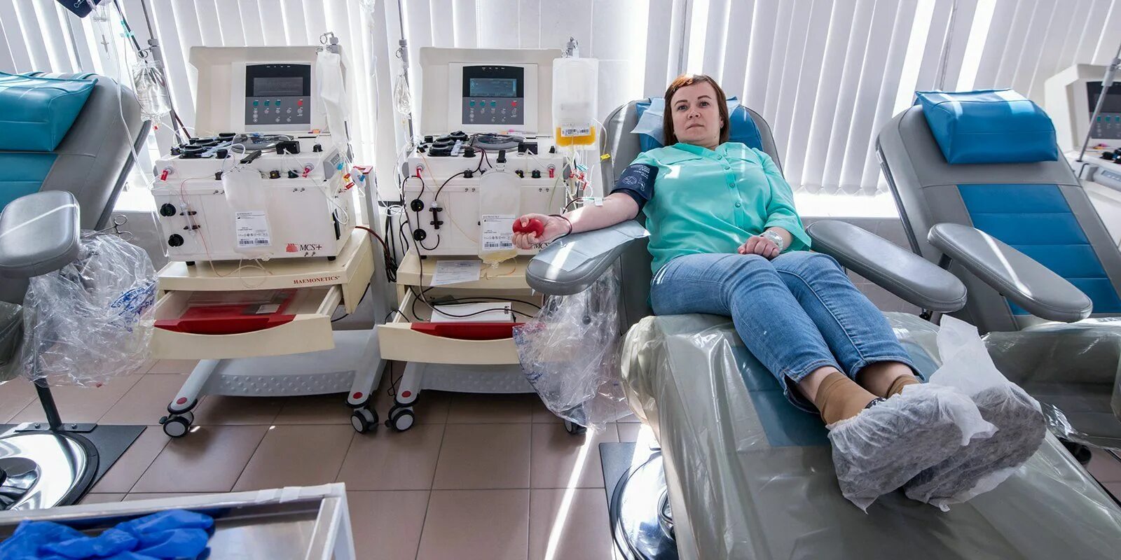 Донор 7. Отделение переливания крови. Донорский центр Москва. Центр переливания крови в Строгино. Донорское кресло стиль.