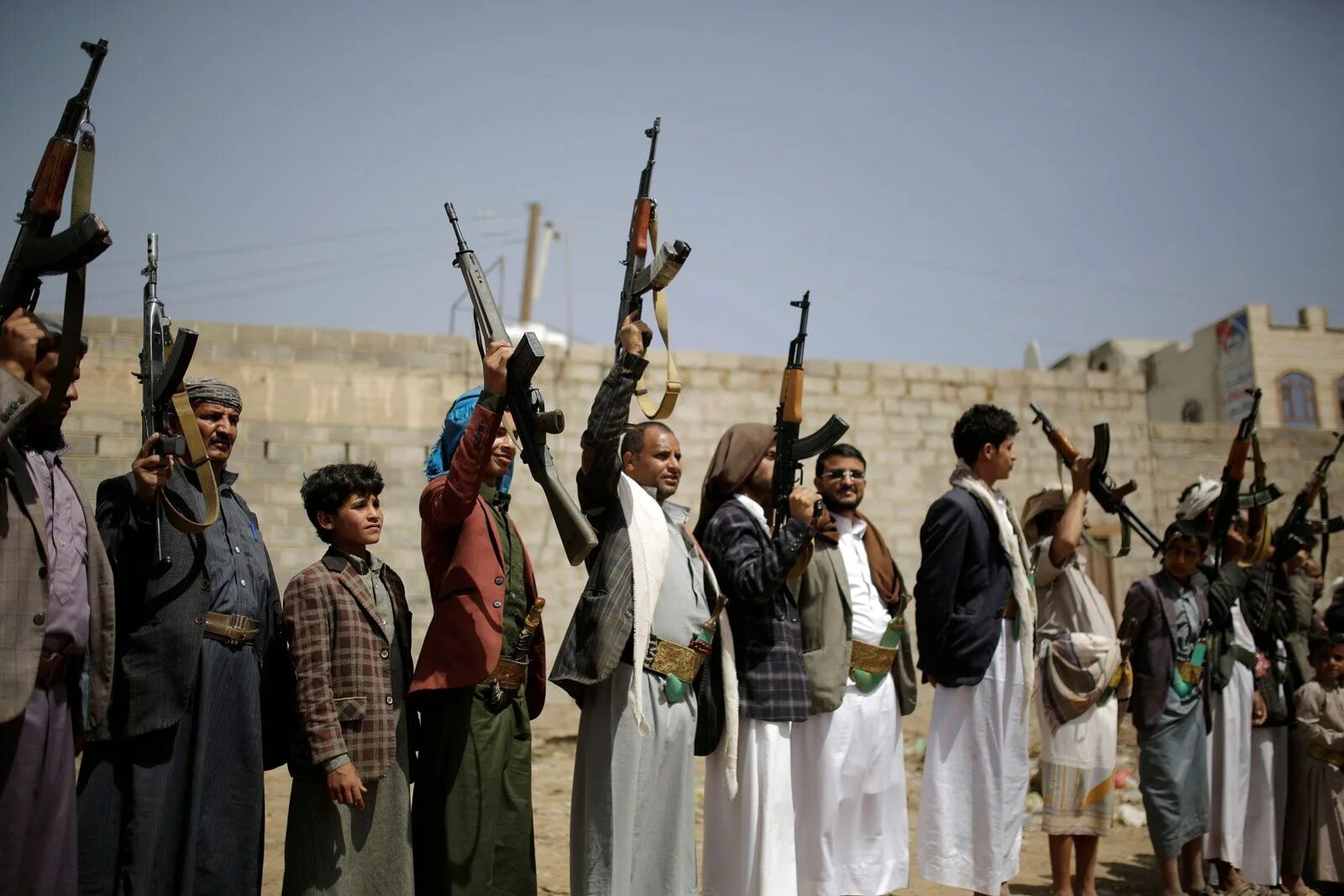 Йемен хуситы. Йеменские повстанцы-хуситы. Повстанцы Йемен. Хуситы нападения