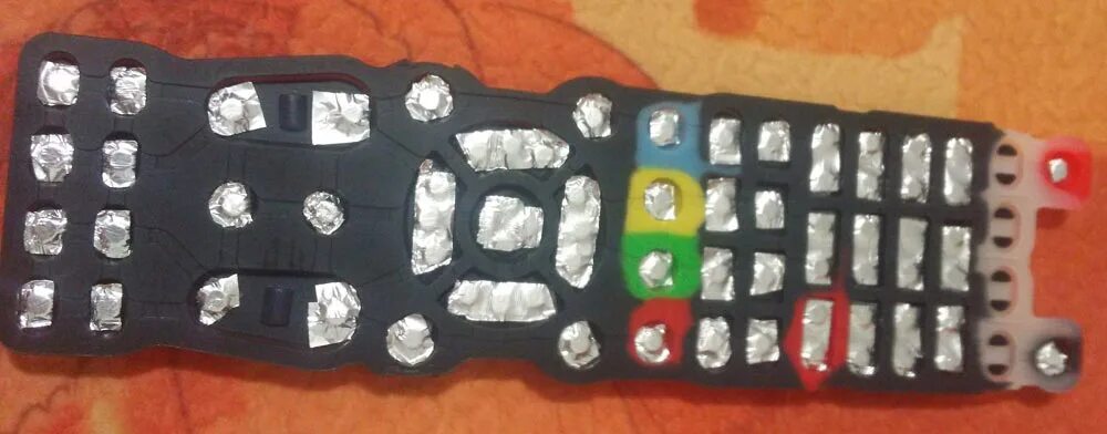 Защелка на пульте от телевизора. Починить кнопки пульта. Плата от пульта телевизора. Плата пульта дистанционного управления. Кнопка меню на пульте тошиба.