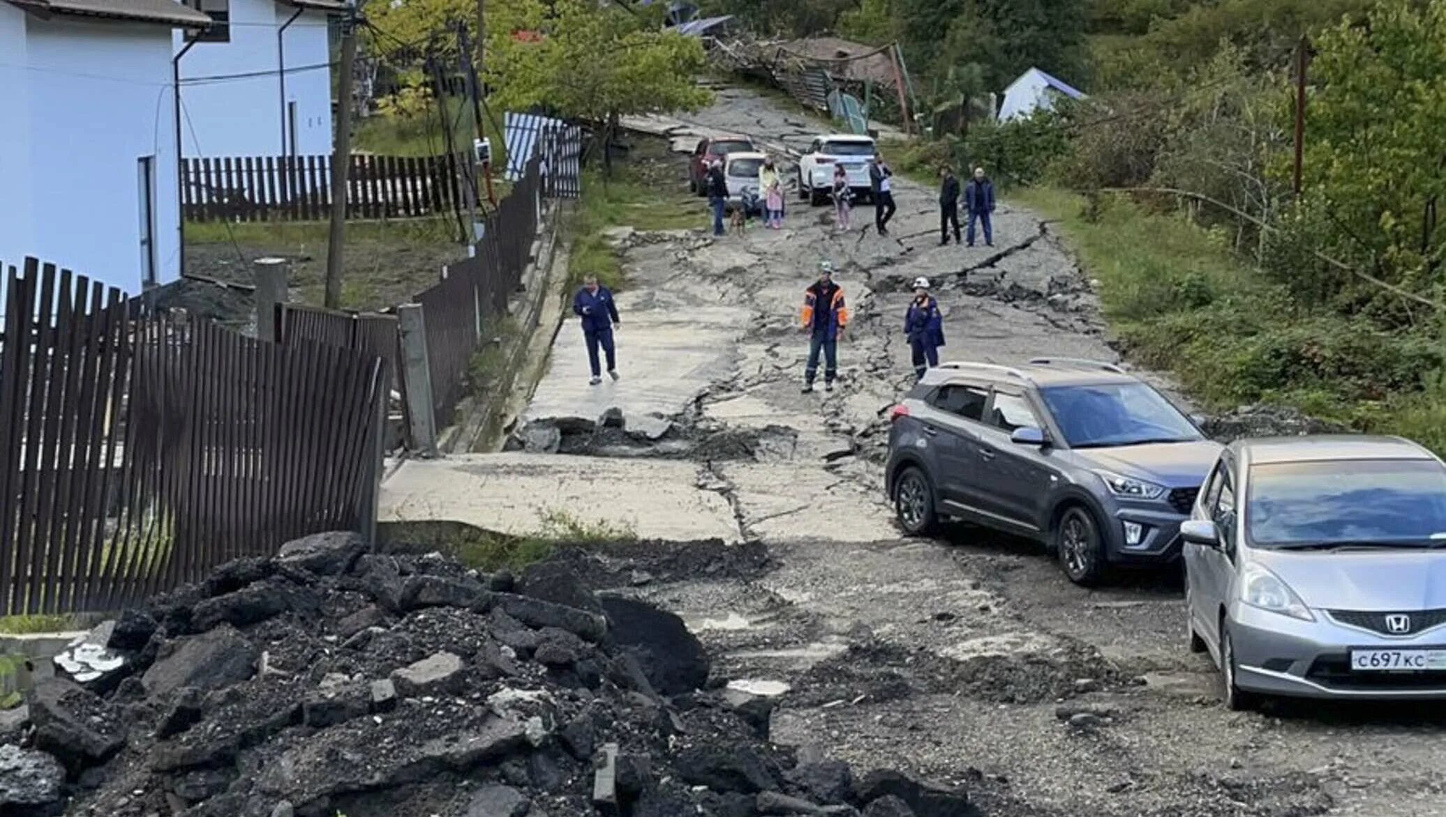 Что происходит в сочи последние. Сочи оползень коттеджный поселок. оползень в сочи 2025.