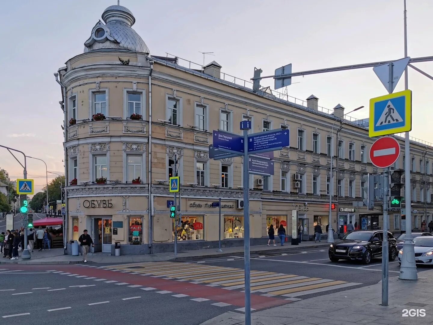 Пречистенка д 1. Метро Кропоткинская Гоголевский бульвар. Гоголевский бульвар 33/1. Гоголевский бульвар 3 Москва. Гоголевский 2/2.