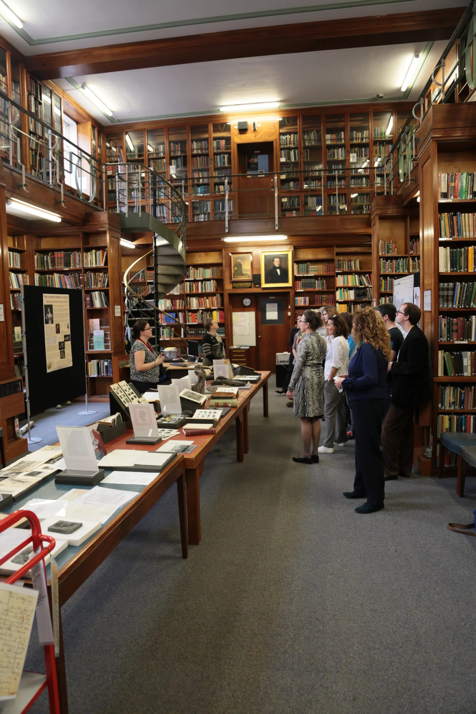 Library of medicine. Нью-Йорк музей библиотека. Музей в библиотеке. Библиотека музей Москва. Музей библиотеки в школе.