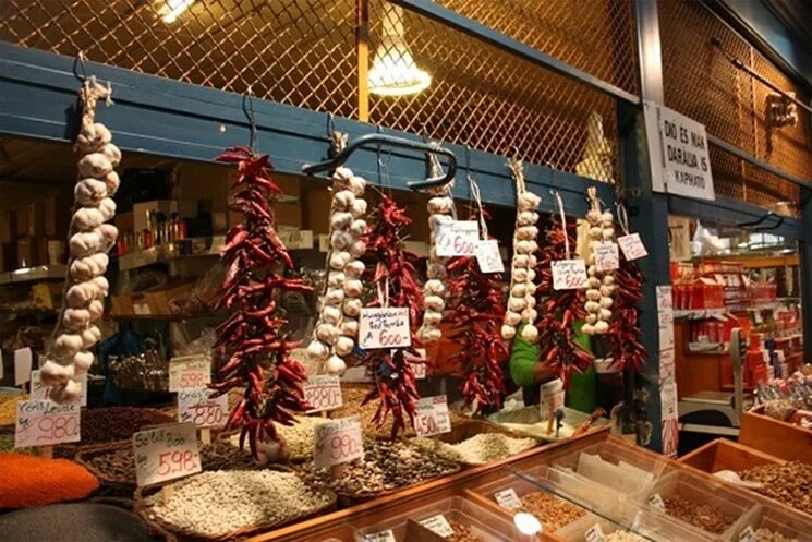 Венгерская колбаса. Магазин венгерских продуктов в москве. Колбасный рынок. Венгерские продукты в москве. Венгерская салями.