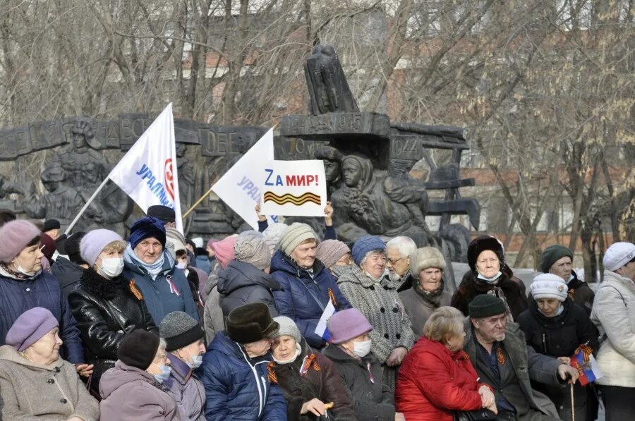 Первый канал концерт своих не бросаем. Участие в митингах. Митинг концерт. Митинг своих не бросаем в Москве. Митинг "своих не бросаем" в Москве Кремль.