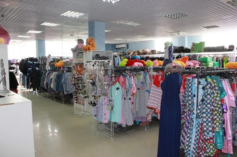 Мега адыгея магазины женской одежды. Магазин мужской обуви. Магазин одежды майкоп. Европейские магазины одежды. Магазины одежды в майкопе befree.