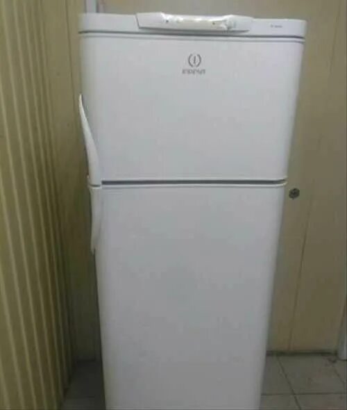 Холодильник высотой 160. Холодильник Индезит в 160. Холодильник Индезит 160см. 2 Камерные холодильники Индезит высота 160 см.