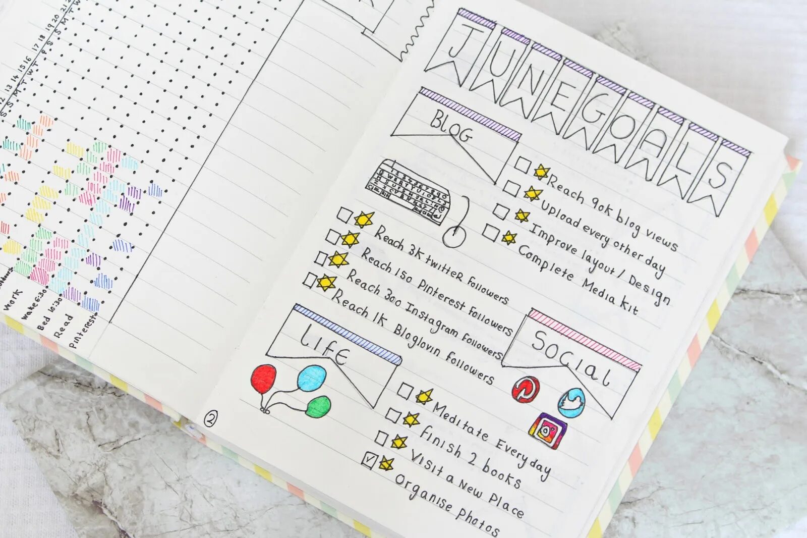 Idea journal. Трекер фильмов bullet journal. bullet journal ноябрь. буллет джорнал развороты в линию. буллет джорнал со скотчем.