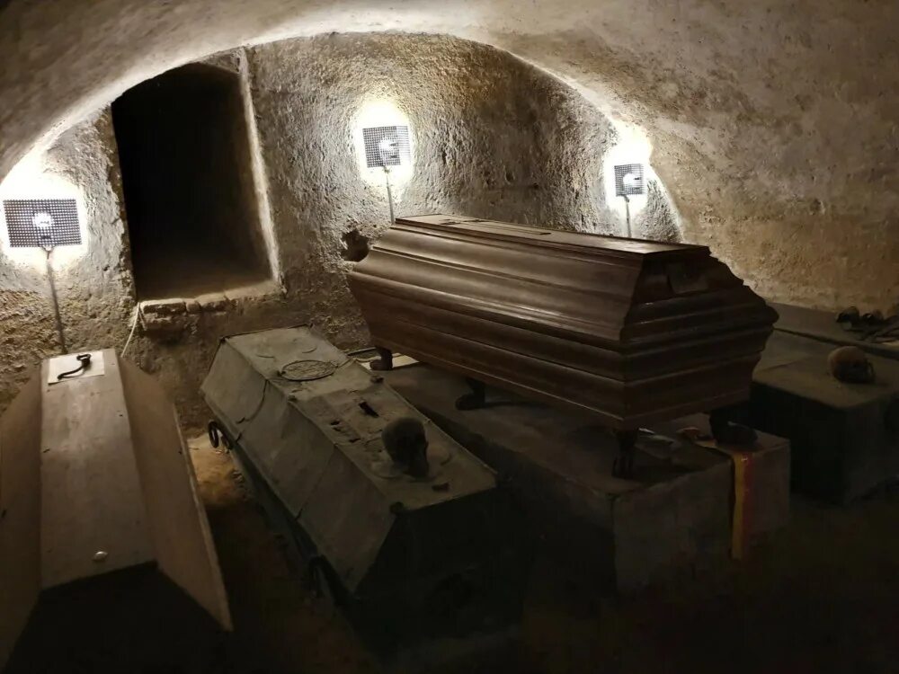 Склеп гогенцоллернов берлинский собор. Как выглядит склеп. Фрогмор-хаус усыпальница. Как выглядит склеп. Как выглядит склеп.