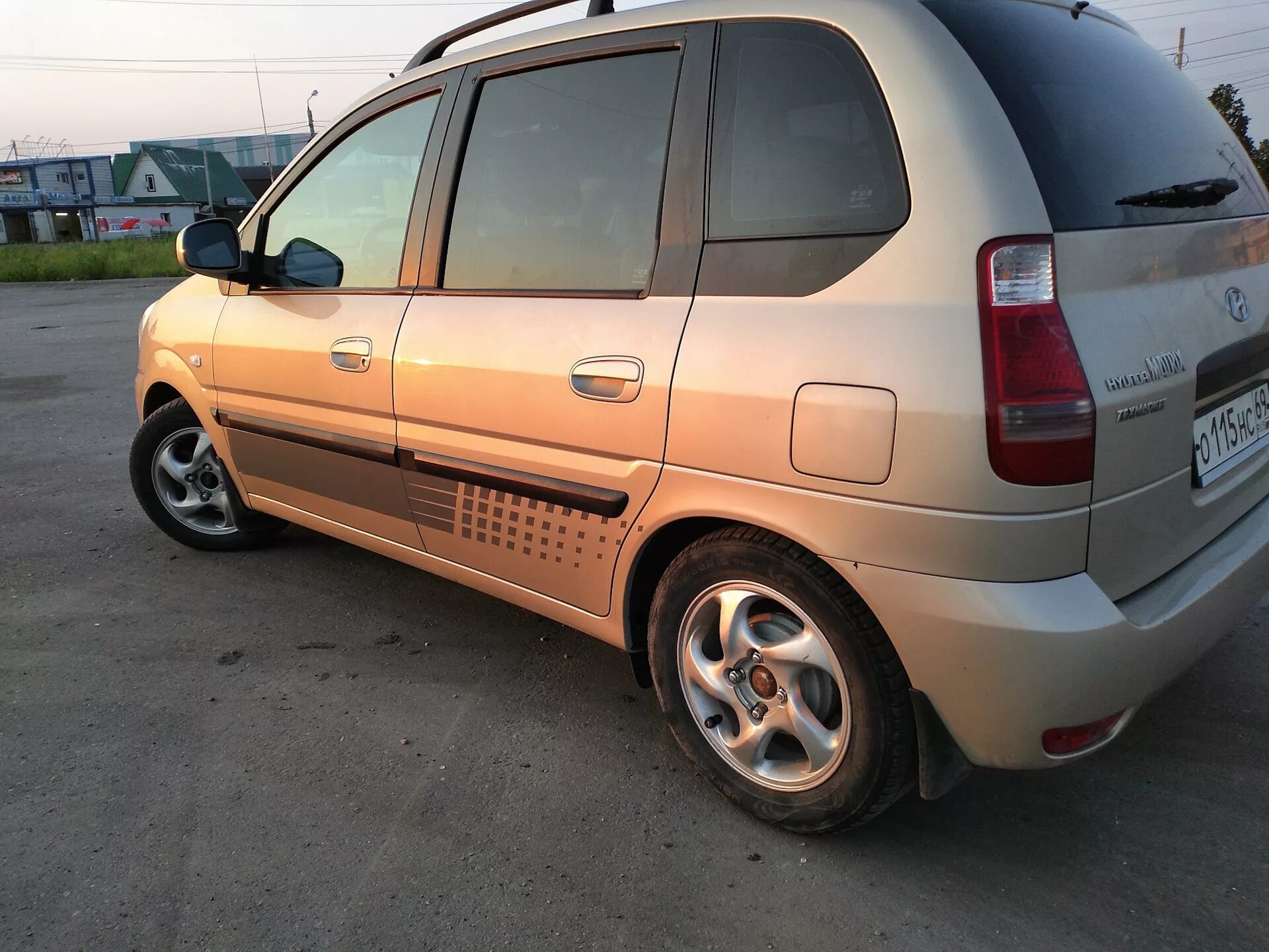 Матрикс тюнинг. Хендай матрикс стенс. Hyundai matrix stance. Хендай матрикс стенс. Обвес на хендай матрикс.