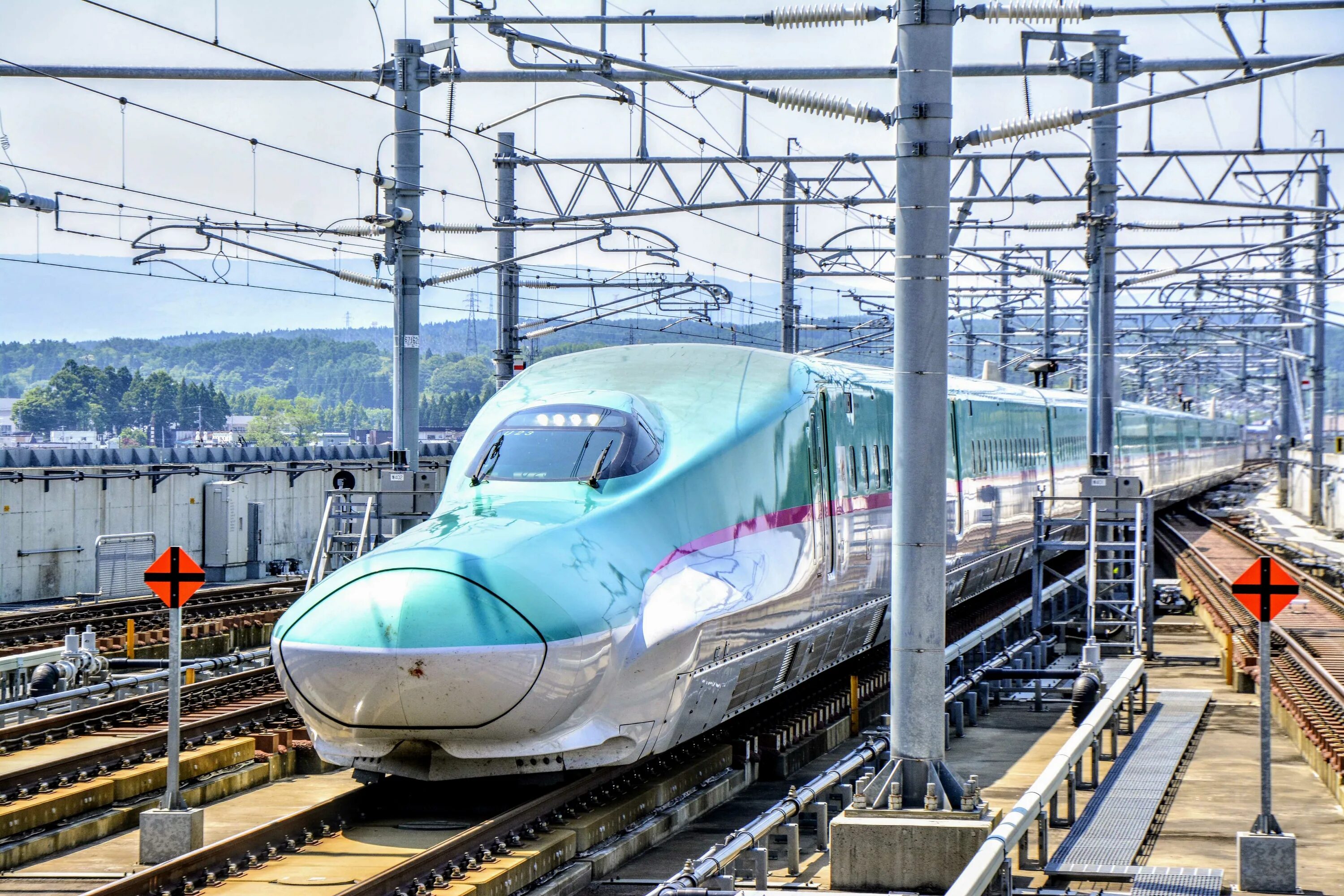 Железные дороги японии. Поезд Токио Синкансен. Высокоскоростные поезда Япония, Shinkansen. Поезд Синкансэн в Японии. Япония Железнодорожная магистраль Синкансен.