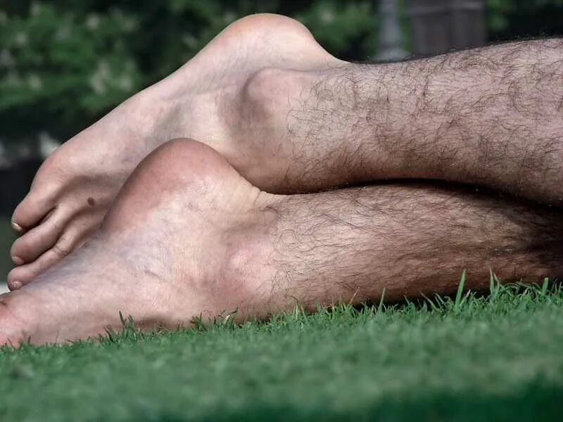 Hairy foot. Мужские ноги. Волосатые мужские голени.