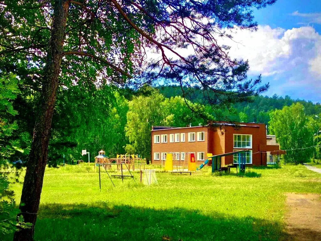 Грин вилладж расположение коттеджей. Лесное озеро миасс. Лукоморье база отдыха псков. Феди горелова тургояк. Центр загородного отдыха.